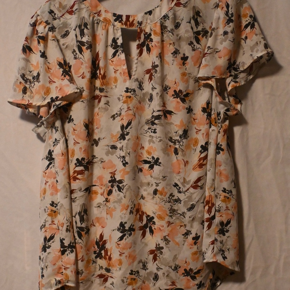 Torrid Cream and Tan Flutter Sleeve Blouse